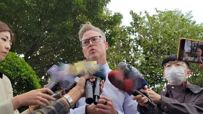 夏克立与黄嘉千离婚官司开庭，男方现身法院庭审追讨2亿资产