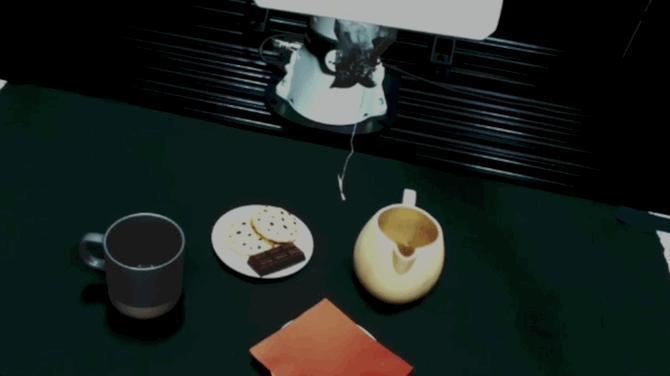 意念操纵机器人成真，李飞飞团队打造，做家务玩游戏样样能行