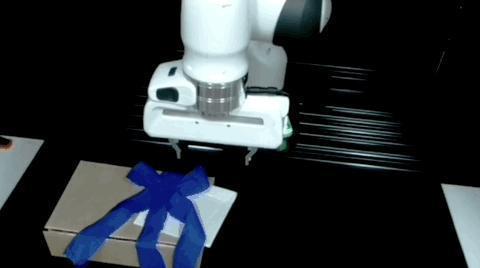 意念操纵机器人成真，李飞飞团队打造，做家务玩游戏样样能行