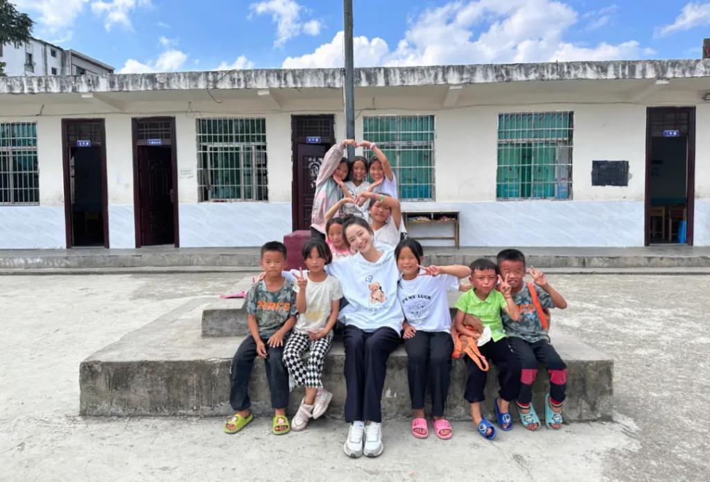 还记得“小娘惹”肖燕吗？去贵州支教了？