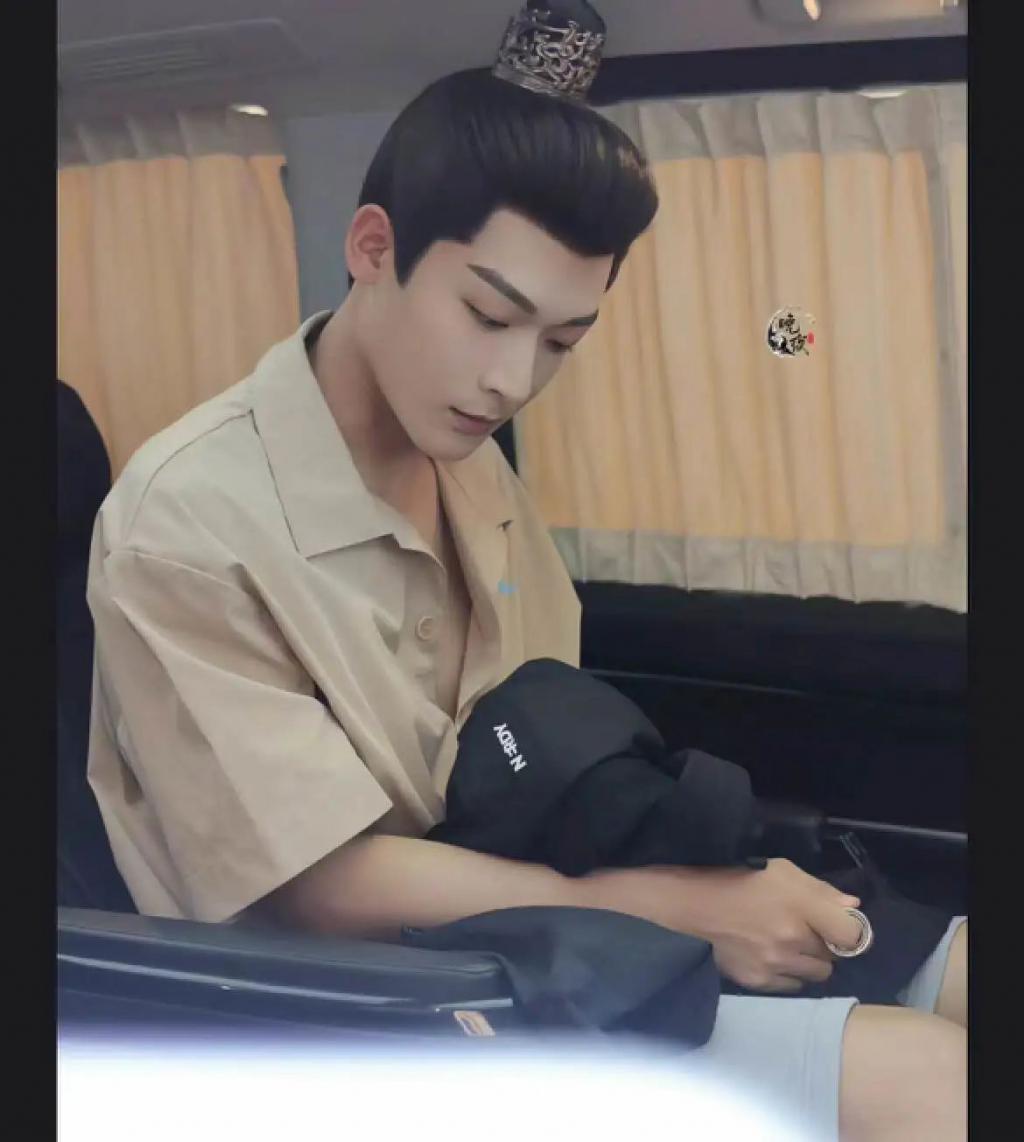 老实人张晚意，怎么成了背德感男神