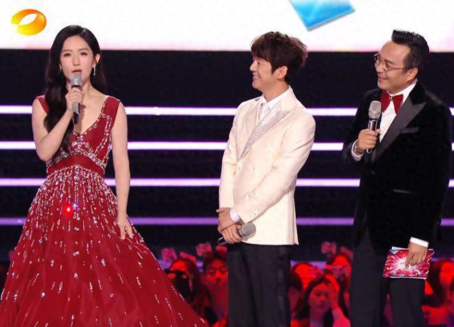 谢娜又翻车了！主持湖南台晚会全程抢话，汪涵都拦不住场面尴尬