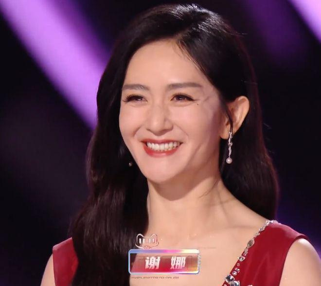 谢娜又翻车了！主持湖南台晚会全程抢话，汪涵都拦不住场面尴尬