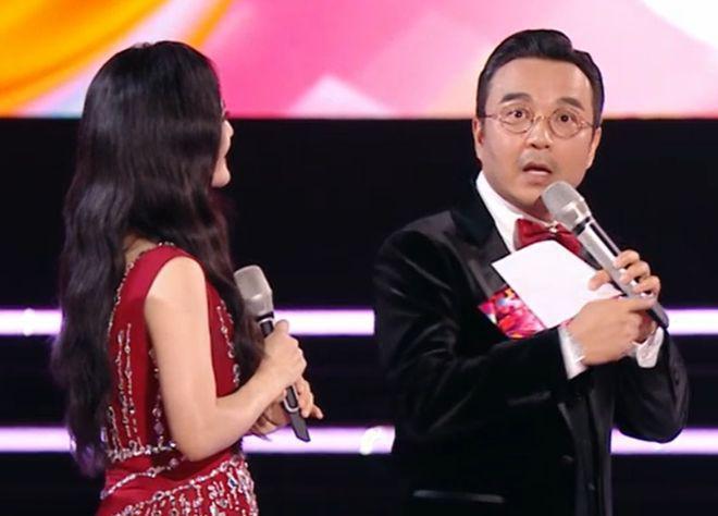 谢娜又翻车了！主持湖南台晚会全程抢话，汪涵都拦不住场面尴尬