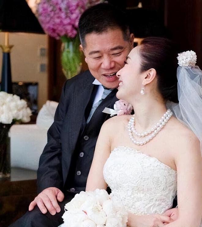 52岁黎姿野心暴露！美容院在港名声已臭，在内地洗白重新捞金