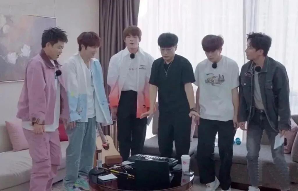 救命我在上班，要憋出内伤了…