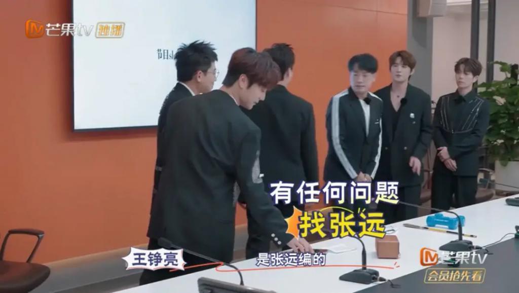 救命我在上班，要憋出内伤了…