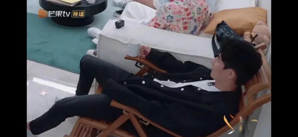 救命我在上班，要憋出内伤了…