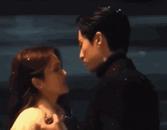 《以爱为营》吻戏太多被投诉，尺度大儿童不宜，网友怒骂荒唐