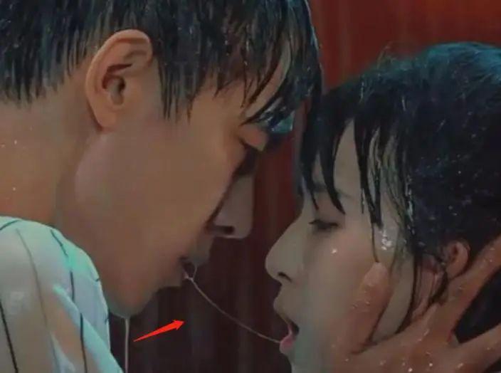 《以爱为营》吻戏太多被投诉，尺度大儿童不宜，网友怒骂荒唐