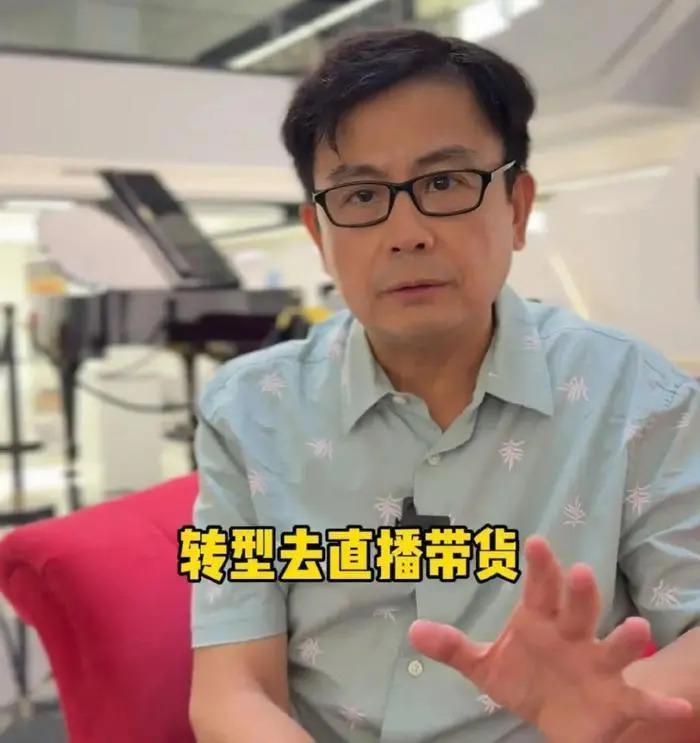 明星搞直播多爽？59岁过气港星透露收入，轻松年赚200万