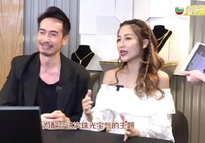 明星搞直播多爽？59岁过气港星透露收入，轻松年赚200万