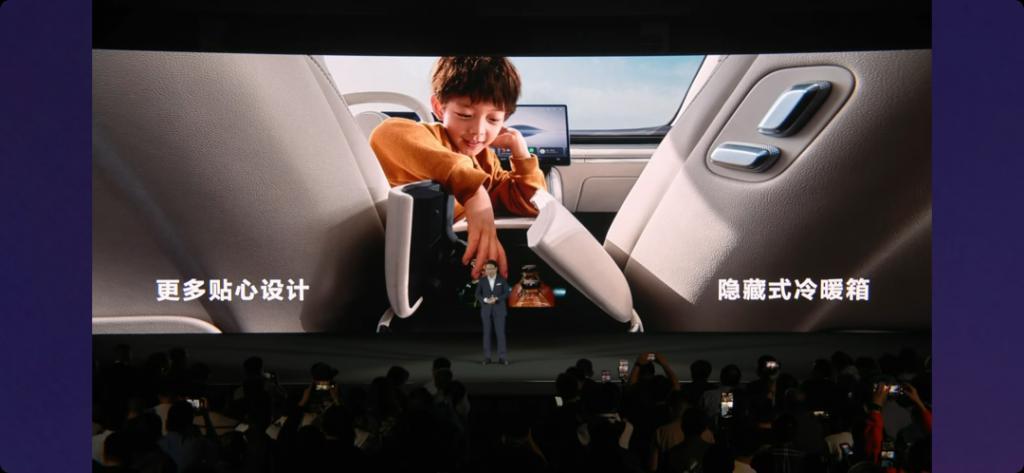 智界S7来了，但鸿蒙智行才是杀招