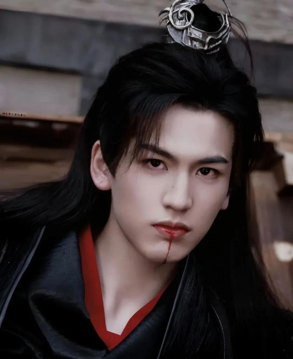 审美盲区里的古装丑男，马脸、斗鸡眼，内娱是要完了吗？