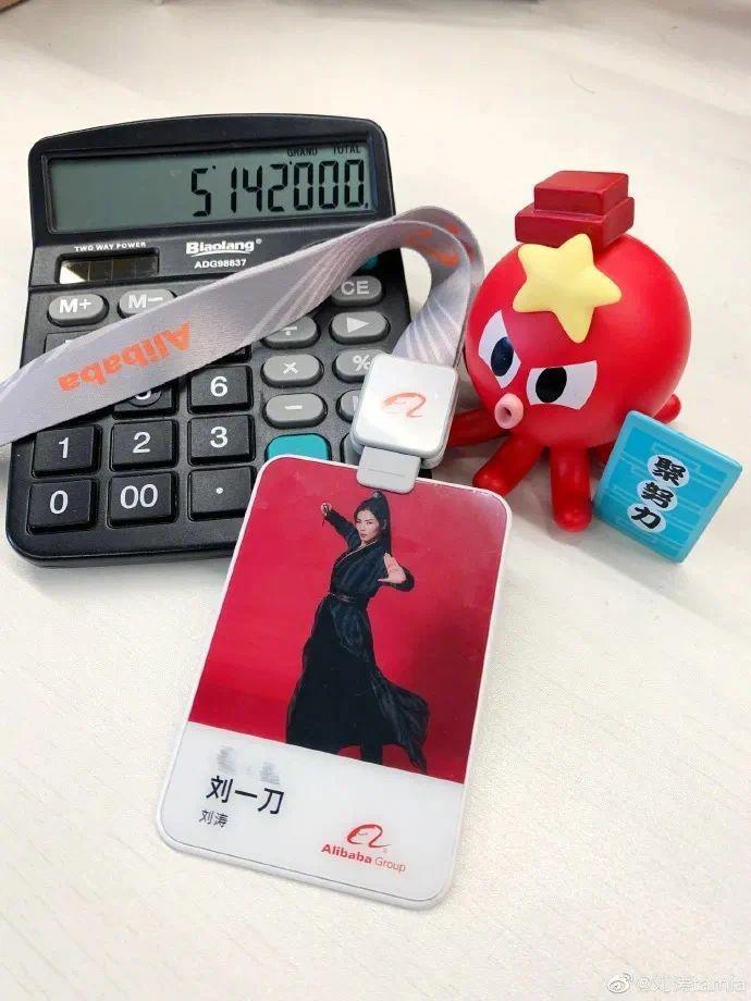 为什么明星总在直播间啃鸡爪？