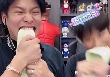 小杨哥踩进辛巴的坑