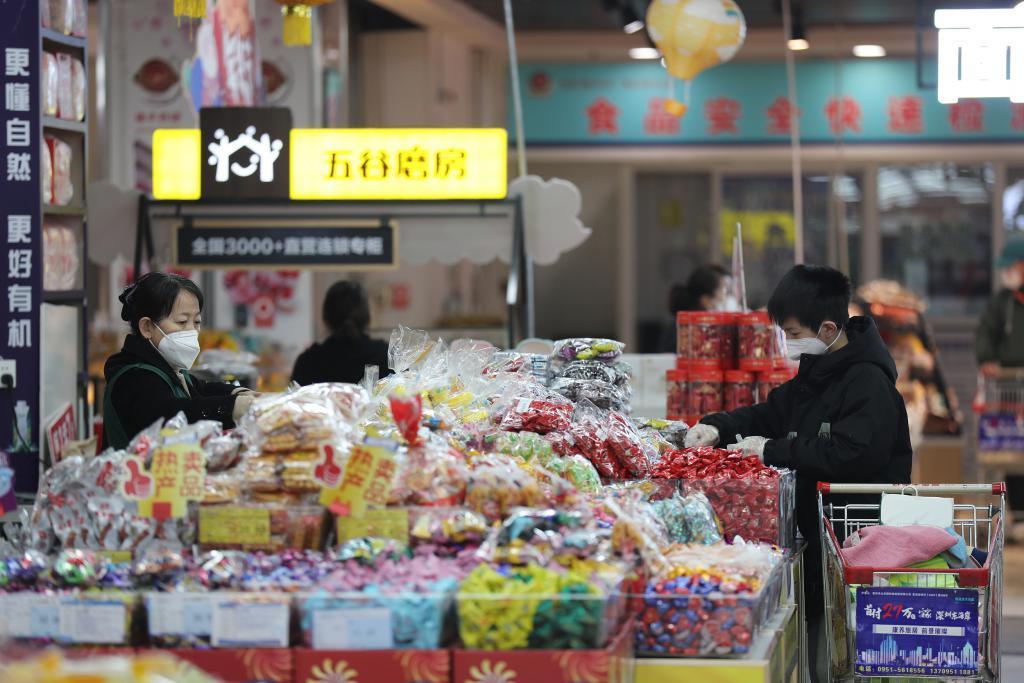 零食很忙“联姻”赵一鸣零食背后，量贩零食赛道烽烟四起
