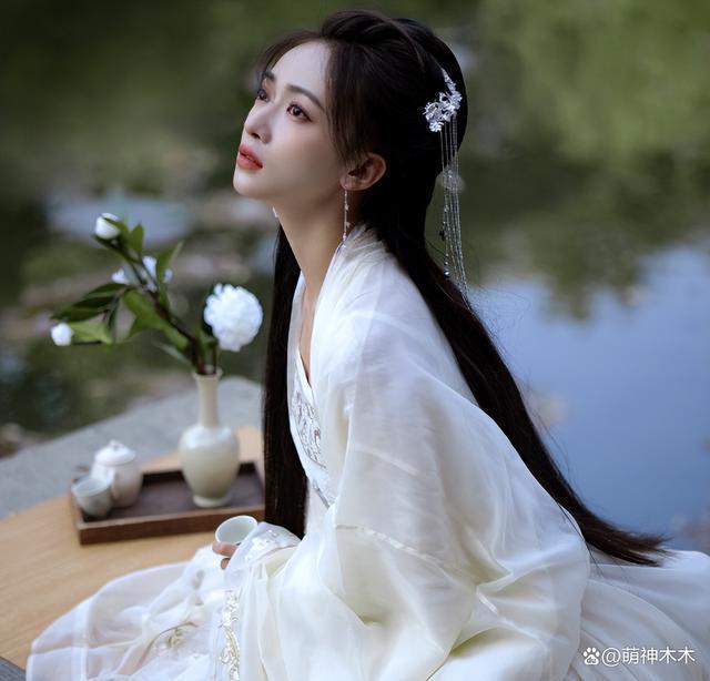 一夜爆红却两年没戏拍,耍大牌连扑9部剧,吴谨言近况令人唏嘘