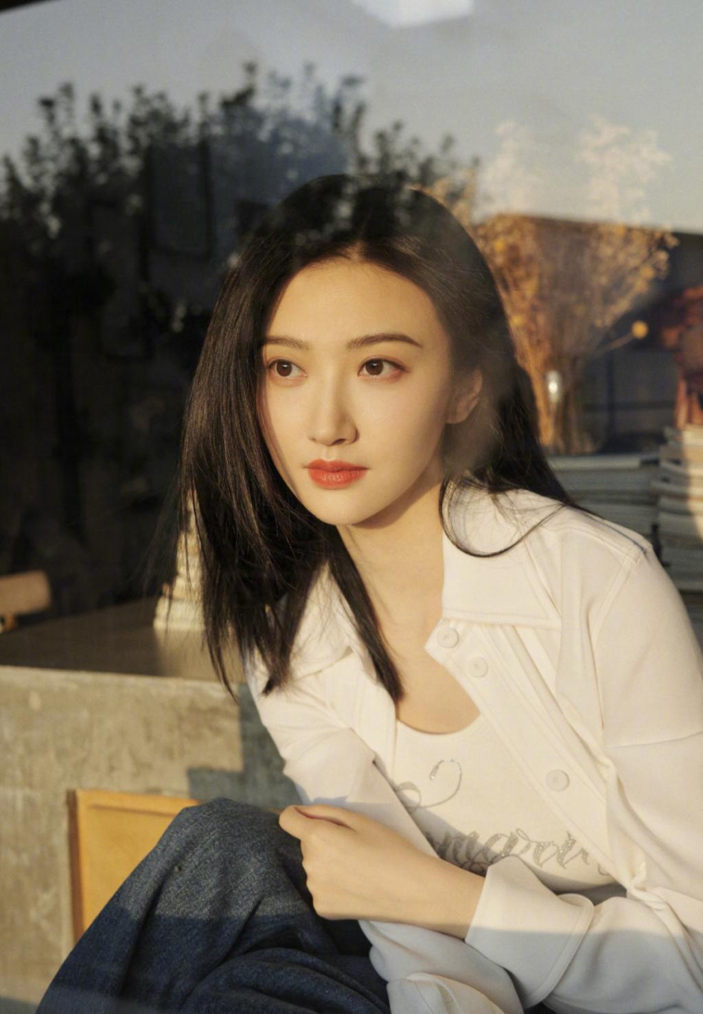 没有一个男的能拒绝她！人间富贵花落入凡尘，更美了