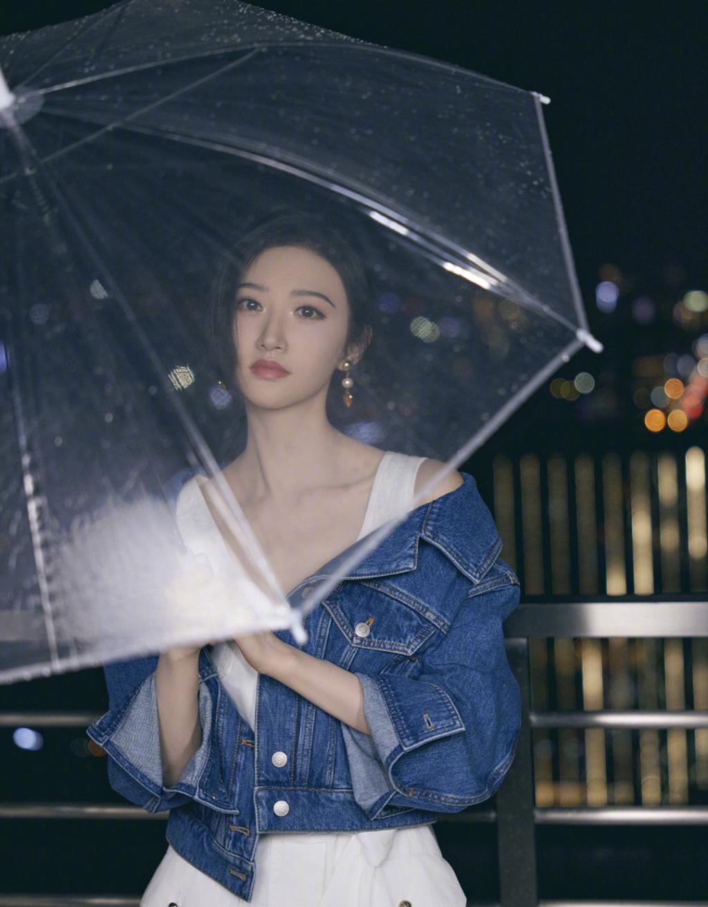 没有一个男的能拒绝她！人间富贵花落入凡尘，更美了