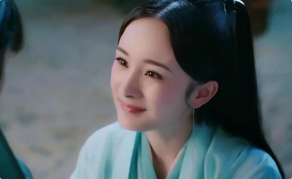 当42岁阿娇跟27岁虞书欣站在一起，我才明白，什么叫顶级骨相