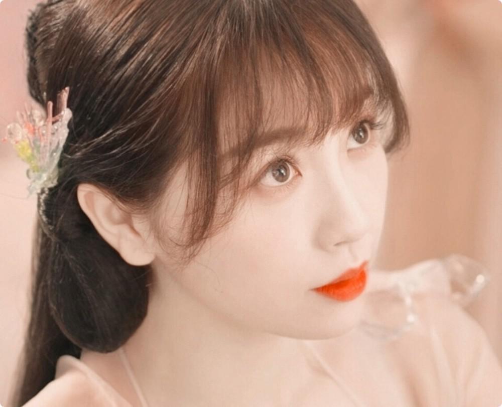 当42岁阿娇跟27岁虞书欣站在一起，我才明白，什么叫顶级骨相