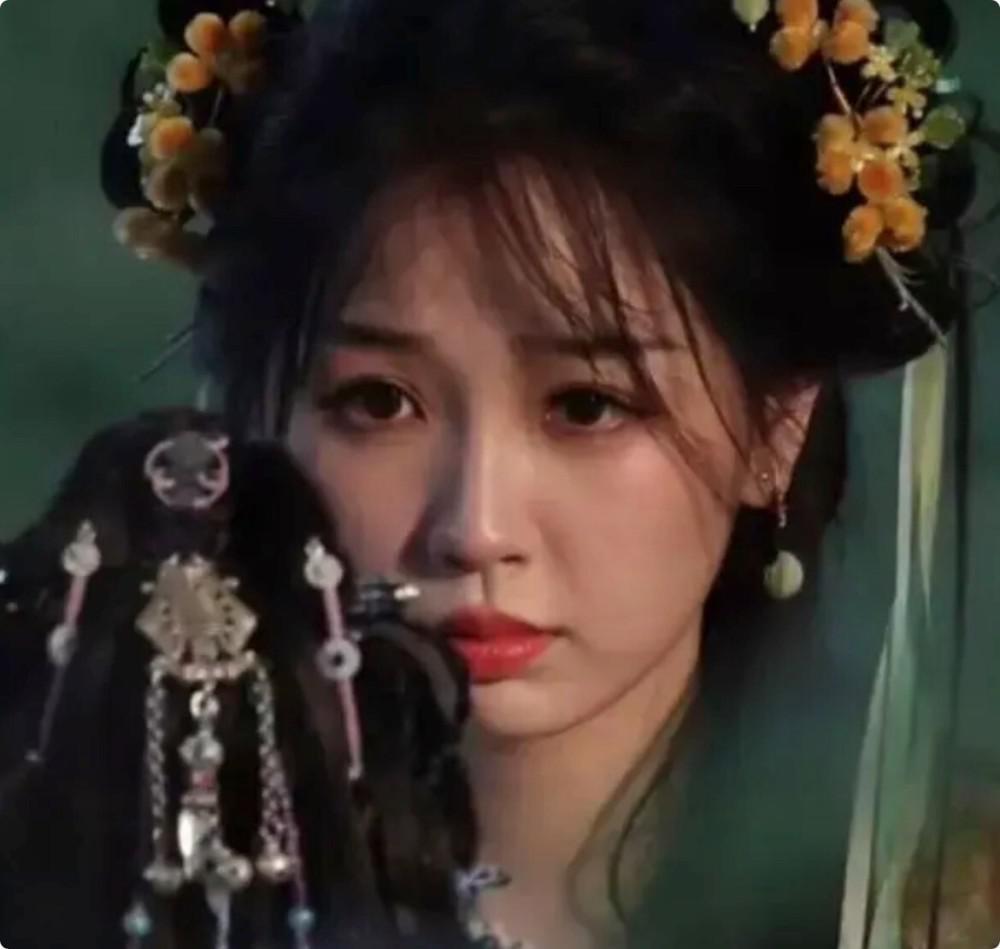 当42岁阿娇跟27岁虞书欣站在一起，我才明白，什么叫顶级骨相