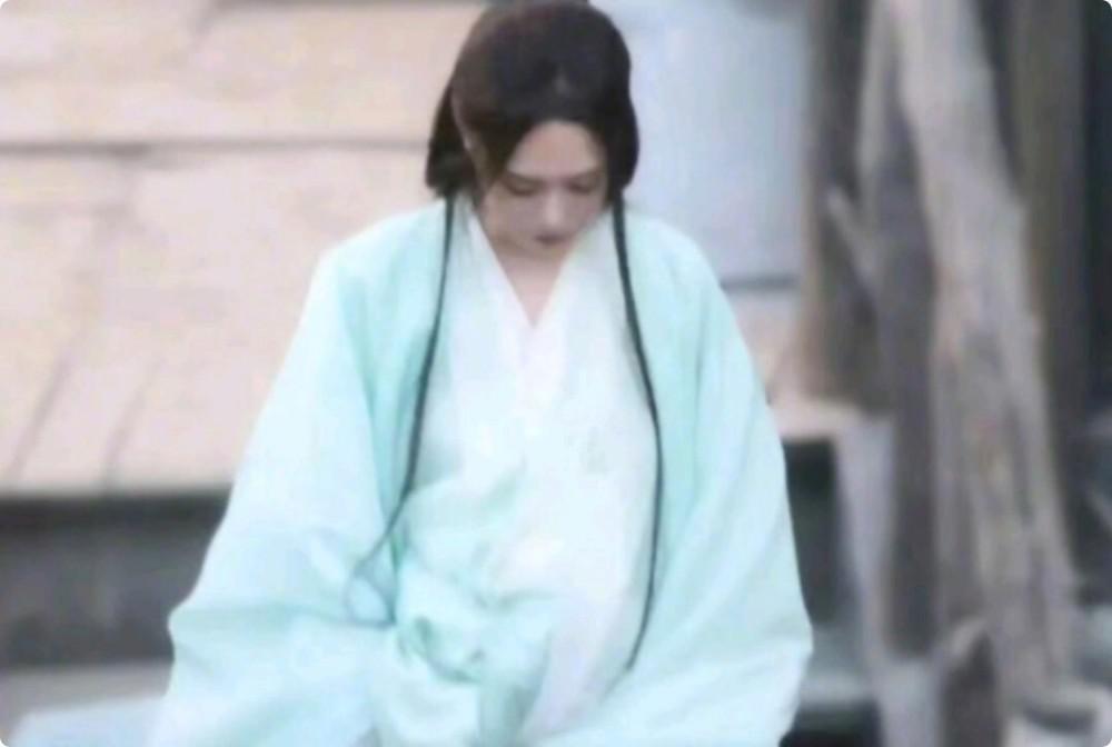 当42岁阿娇跟27岁虞书欣站在一起，我才明白，什么叫顶级骨相