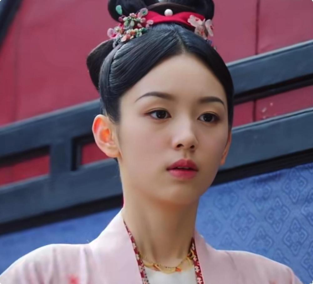 当42岁阿娇跟27岁虞书欣站在一起，我才明白，什么叫顶级骨相