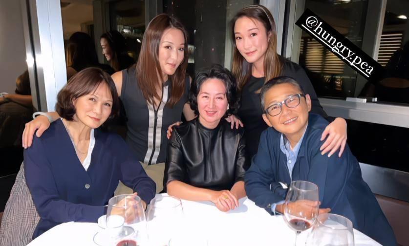 李嘉欣聚会为什么总“镶边”？看香港阔太圈“C位潜规则”