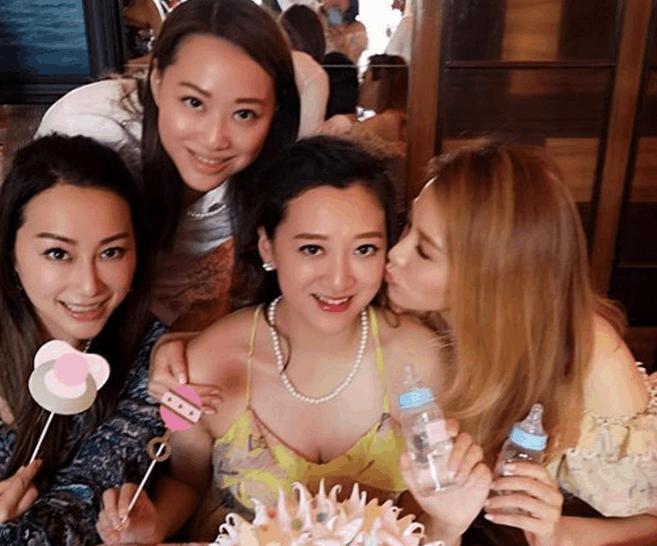 李嘉欣聚会为什么总“镶边”？看香港阔太圈“C位潜规则”