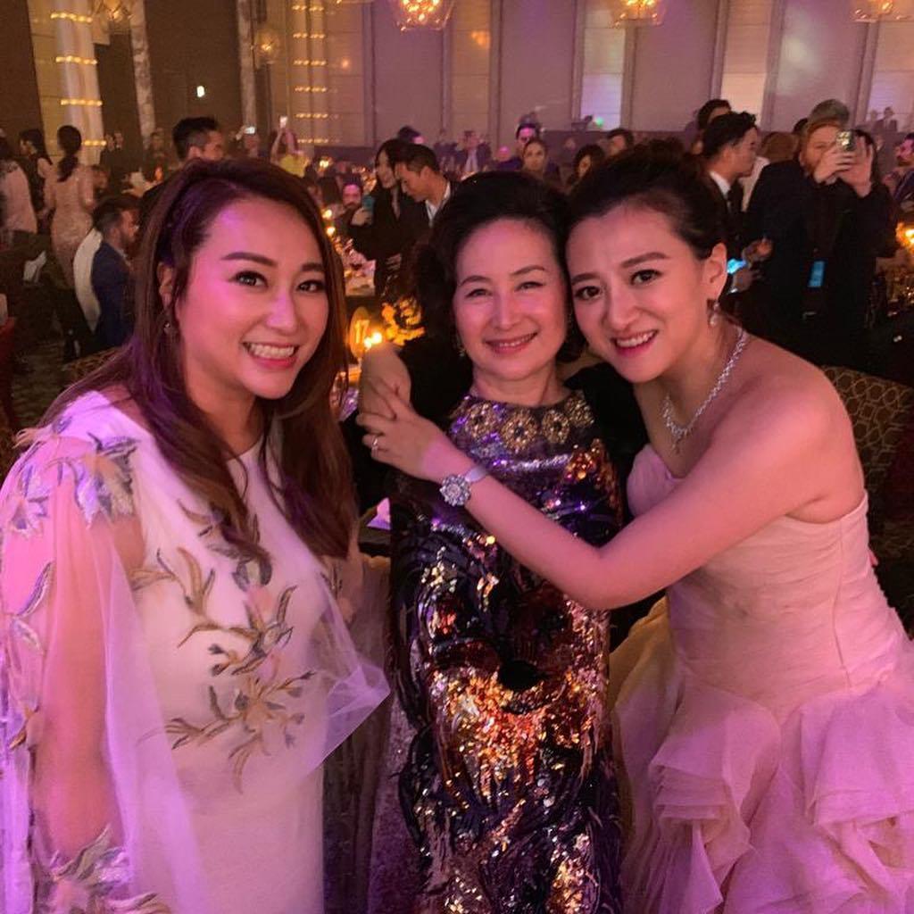 李嘉欣聚会为什么总“镶边”？看香港阔太圈“C位潜规则”