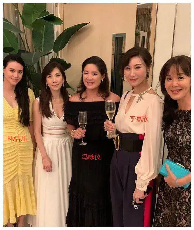 李嘉欣聚会为什么总“镶边”？看香港阔太圈“C位潜规则”