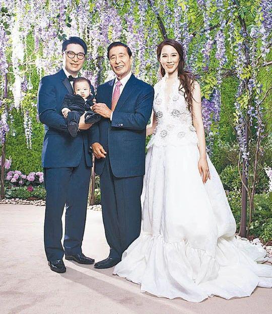 李嘉欣聚会为什么总“镶边”？看香港阔太圈“C位潜规则”