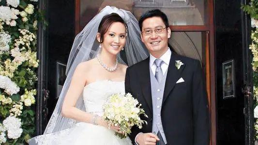 李嘉欣聚会为什么总“镶边”？看香港阔太圈“C位潜规则”