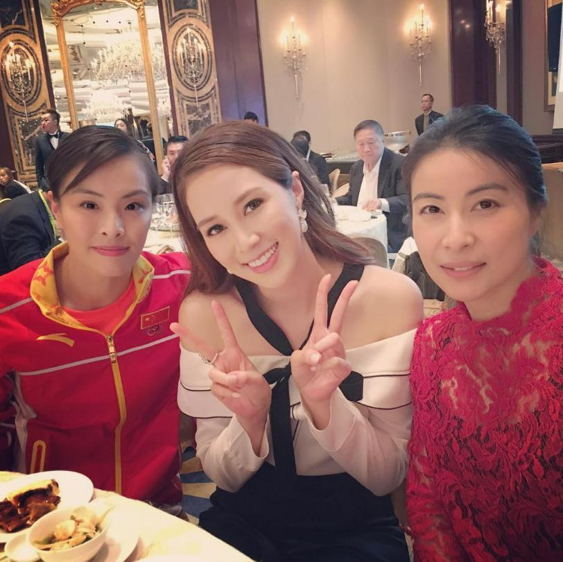 李嘉欣聚会为什么总“镶边”？看香港阔太圈“C位潜规则”