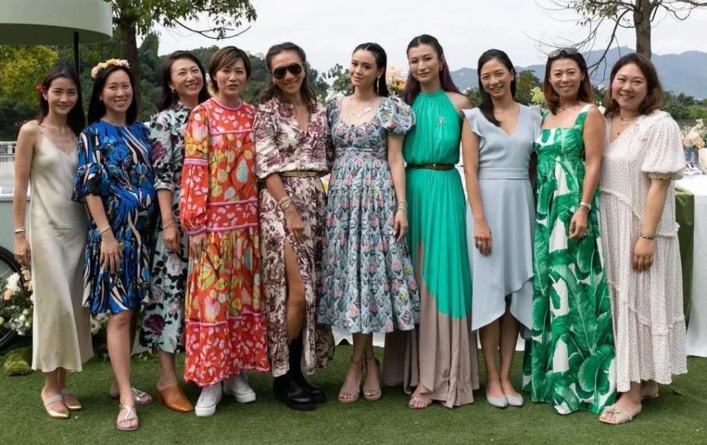李嘉欣聚会为什么总“镶边”？看香港阔太圈“C位潜规则”