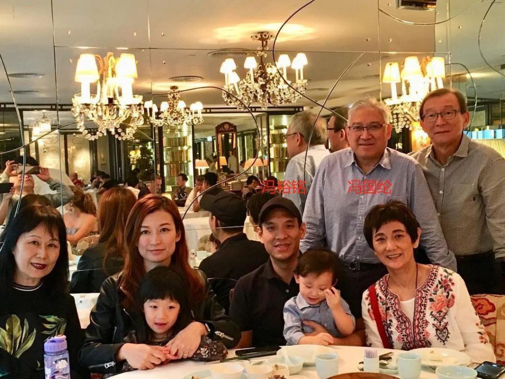李嘉欣聚会为什么总“镶边”？看香港阔太圈“C位潜规则”