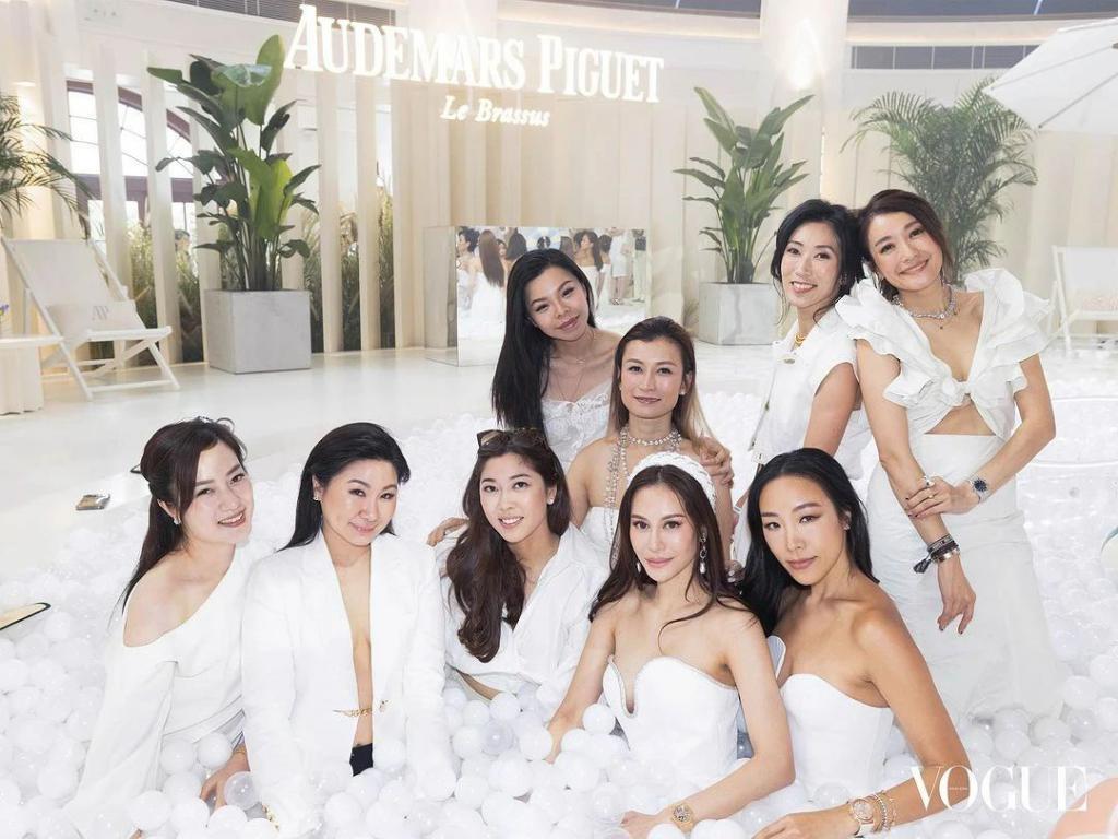 李嘉欣聚会为什么总“镶边”？看香港阔太圈“C位潜规则”