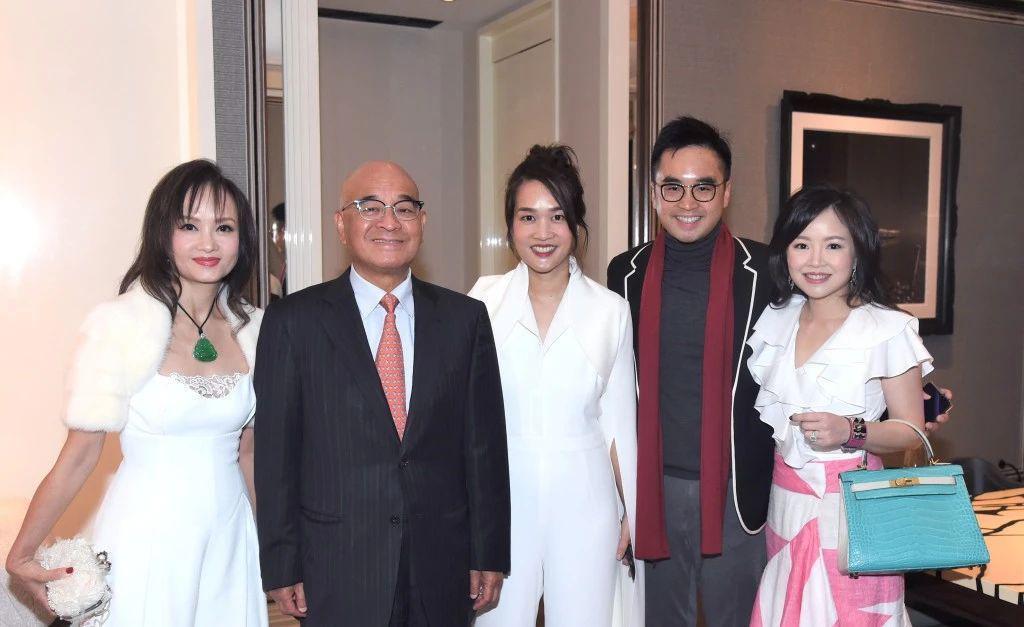 李嘉欣聚会为什么总“镶边”？看香港阔太圈“C位潜规则”