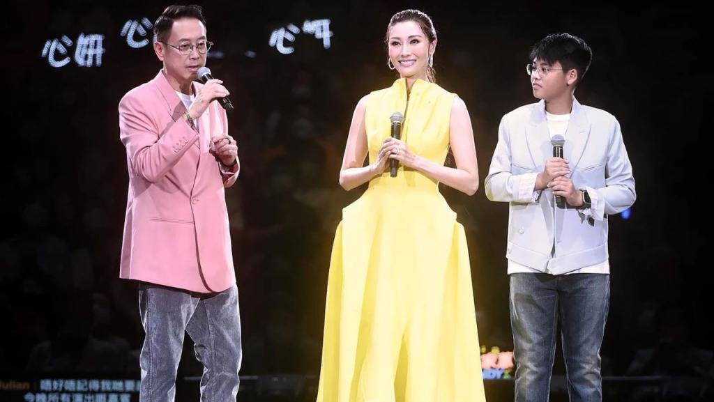 李嘉欣聚会为什么总“镶边”？看香港阔太圈“C位潜规则”