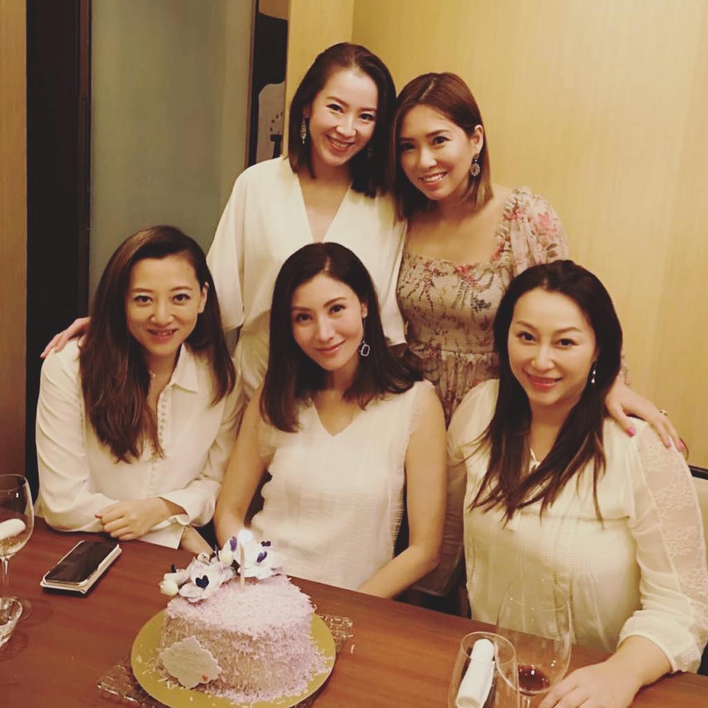 李嘉欣聚会为什么总“镶边”？看香港阔太圈“C位潜规则”