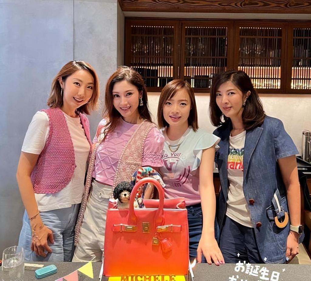 李嘉欣聚会为什么总“镶边”？看香港阔太圈“C位潜规则”