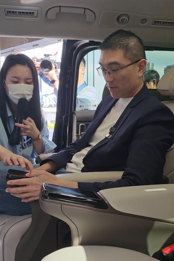 基隆市市长参观比亚迪，赞这件事“惊艳”