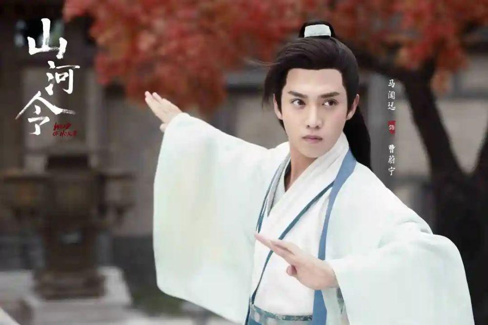 男女明星共用一张脸，不能说是一模一样，但也让人傻傻分不清