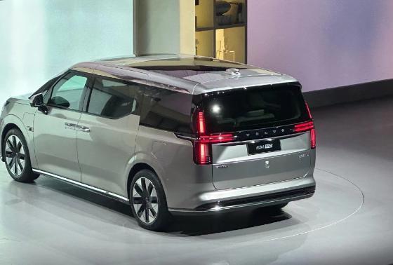 沃尔沃首款纯电MPV EM90发布：基于SEA浩瀚平台打造，车长超5.2米