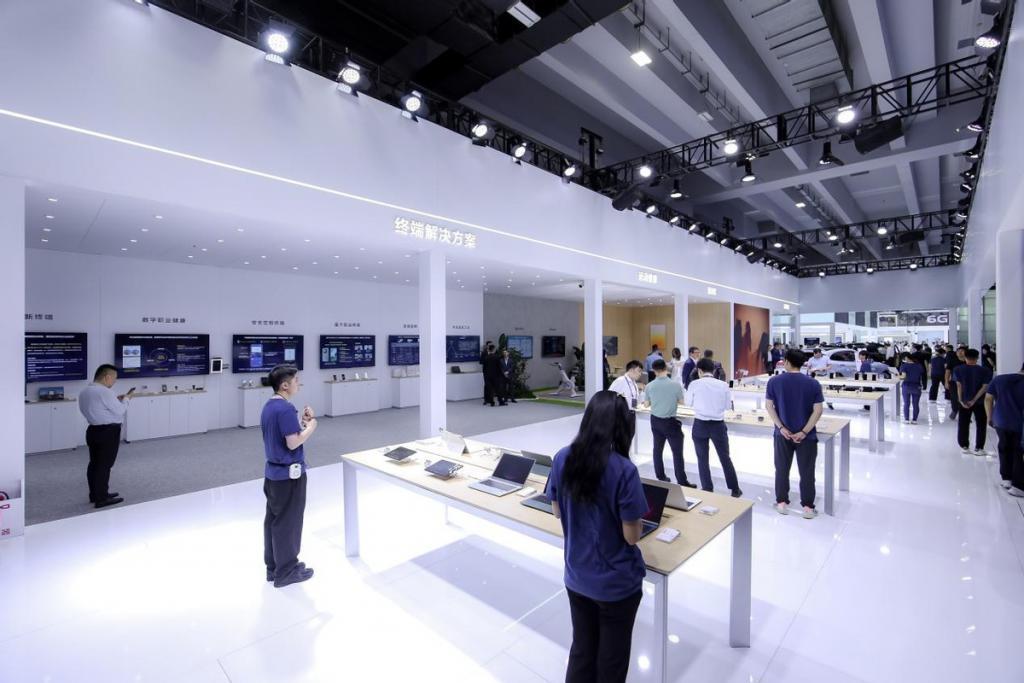 遥遥领先的产品力零距离体验，华为参展2023数字科技生态大会