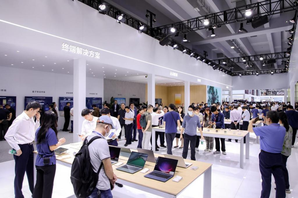 遥遥领先的产品力零距离体验，华为参展2023数字科技生态大会
