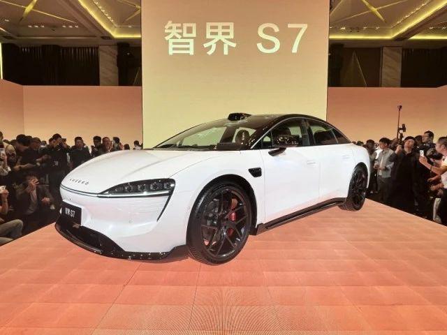智界 S7 与阿维塔 12，谁才是华为的轿车王炸？