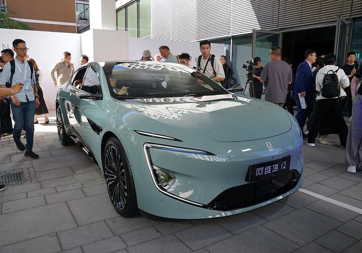 智界 S7 与阿维塔 12，谁才是华为的轿车王炸？